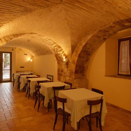 Hotel La Rocca Assisi Buitenkant foto