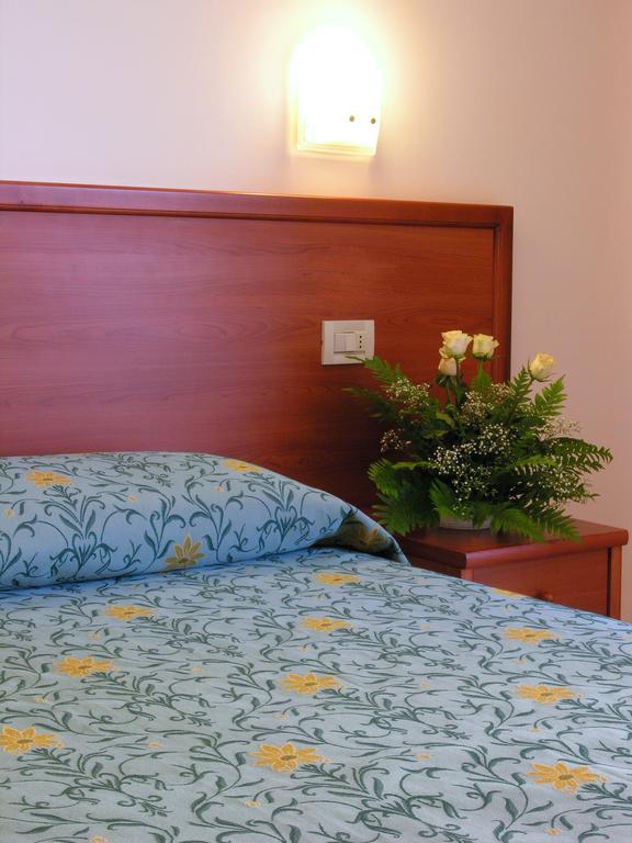 Hotel La Rocca Assisi Kamer foto