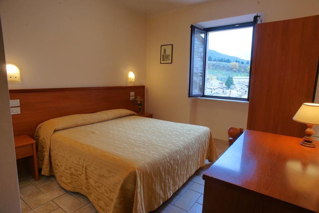 Albergo La Rocca Assisi Kamer foto