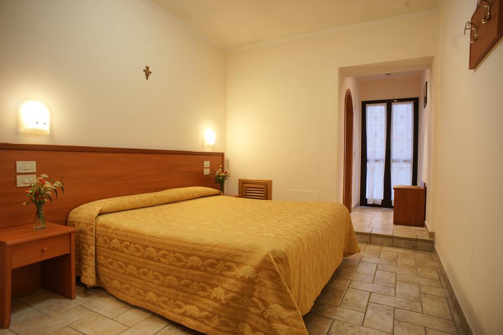 Albergo La Rocca Assisi Kamer foto