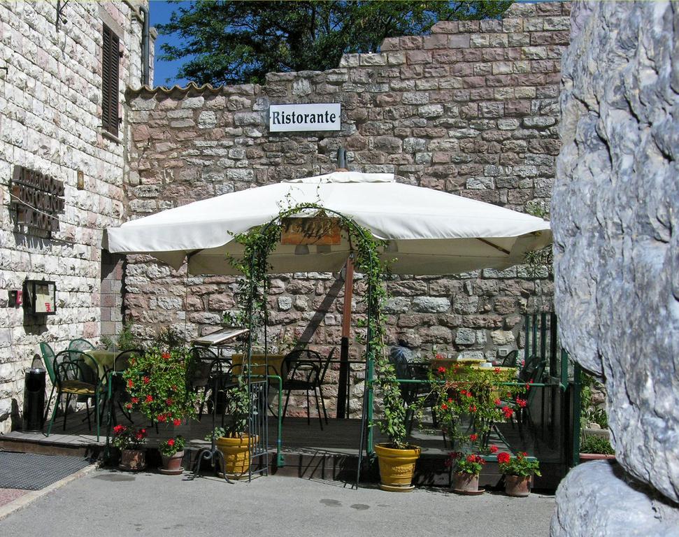 Albergo La Rocca Assisi Buitenkant foto