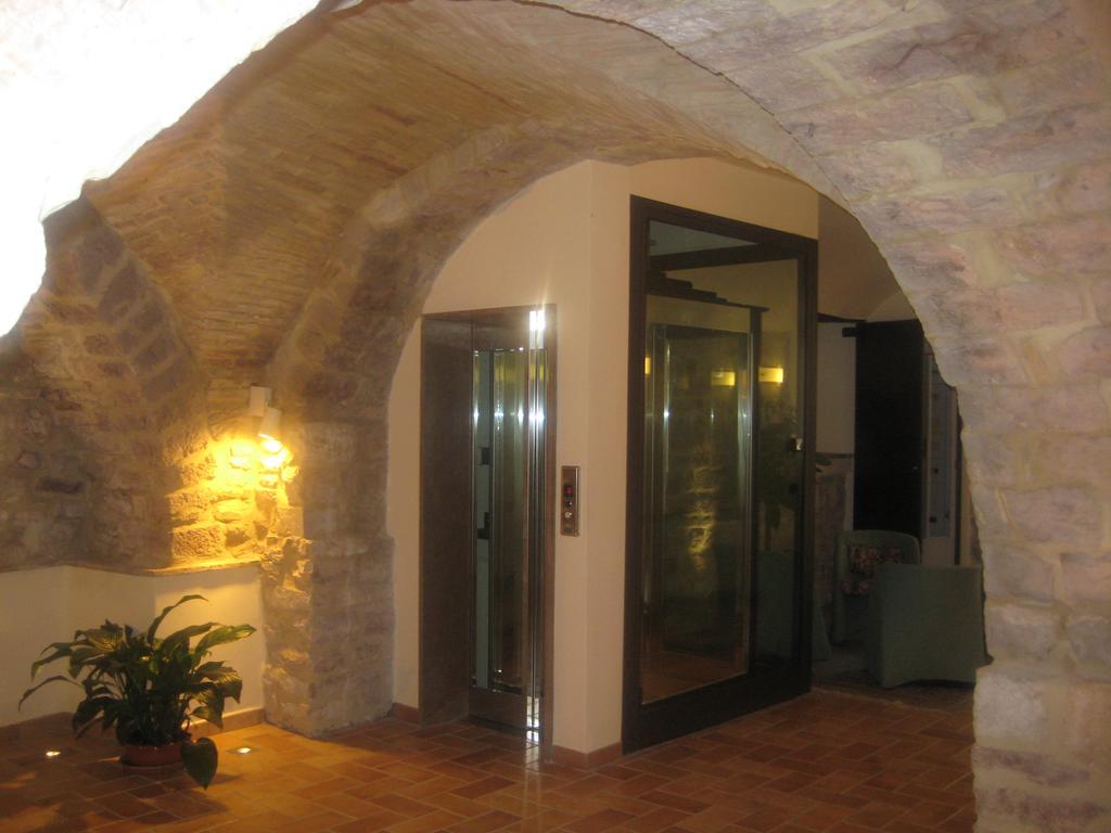 Hotel La Rocca Assisi Buitenkant foto