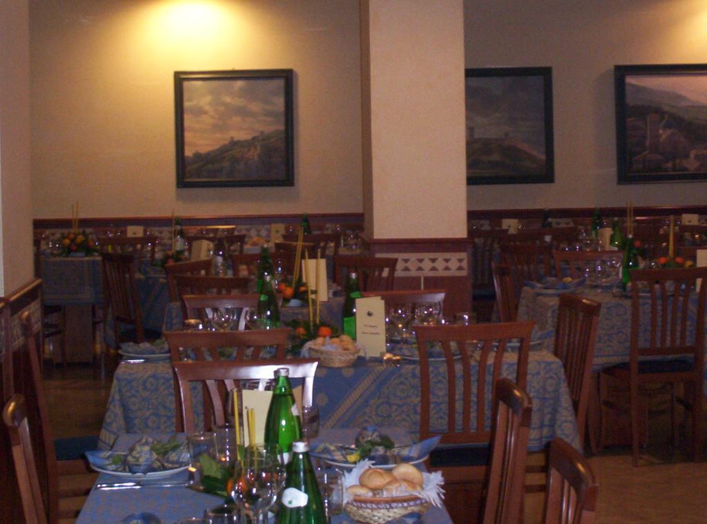 Hotel La Rocca Assisi Buitenkant foto