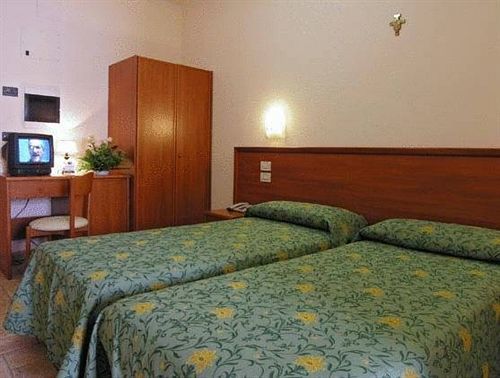 Hotel La Rocca Assisi Buitenkant foto